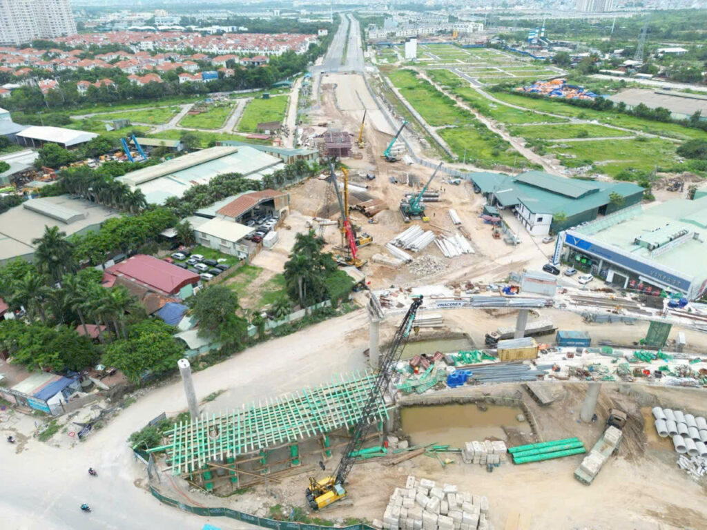 Công trường đường Vành đai 3.5 đoạn qua Kim Chung - Di Trạch nhìn từ trên cao, tháng 5/2026